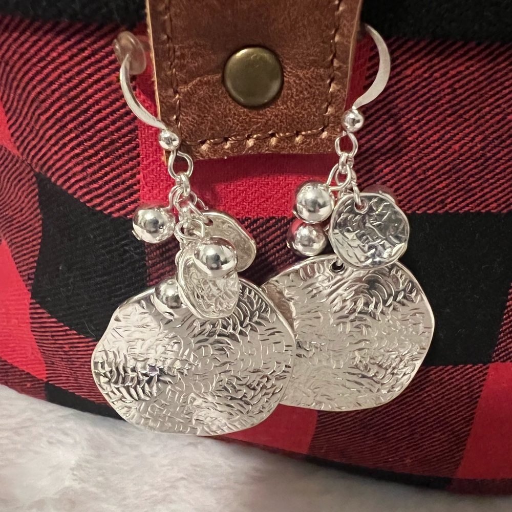 Old Navy new silver dangling earrings. These have never been worn